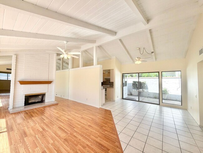 Building Photo - AVAILABLE NOW!! 3 Bedroom 2.5 Bathroom Condo in Palm Springs!