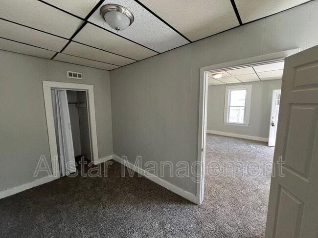 Building Photo - 5915 Cable Ave