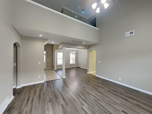 Foto del edificio - 8165 Fallen Bridge Ln