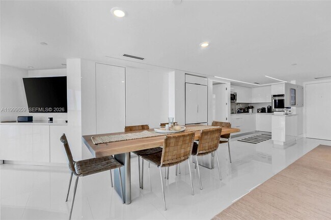 Foto del edificio - 6301 Collins Ave