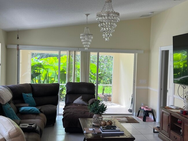 Building Photo - 2824 Rio Claro Dr N