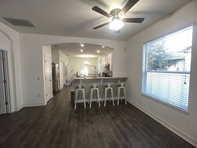 Foto del edificio - 6941 Beargrass Rd