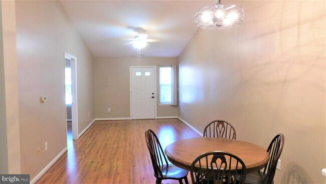 Building Photo - 1815 Vincenza Dr