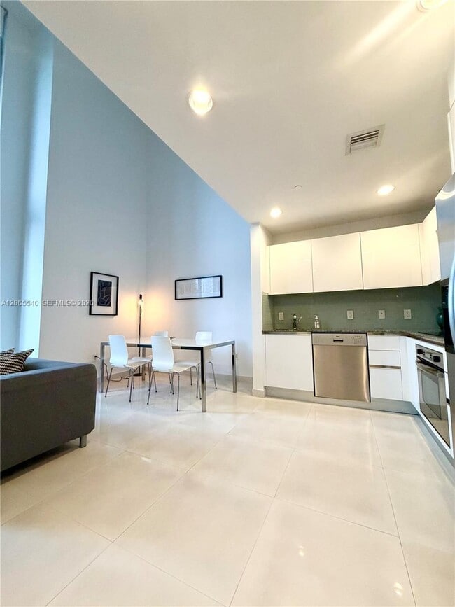 Building Photo - 1050 Brickell Ave