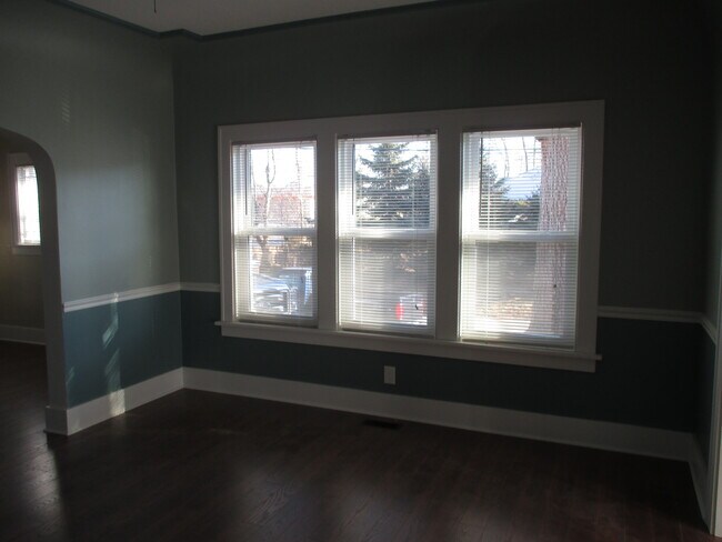 Building Photo - 1745 W Locust St