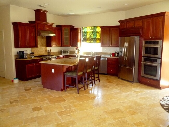Building Photo - Vista Home for Rent! Large Air-Conditioned...