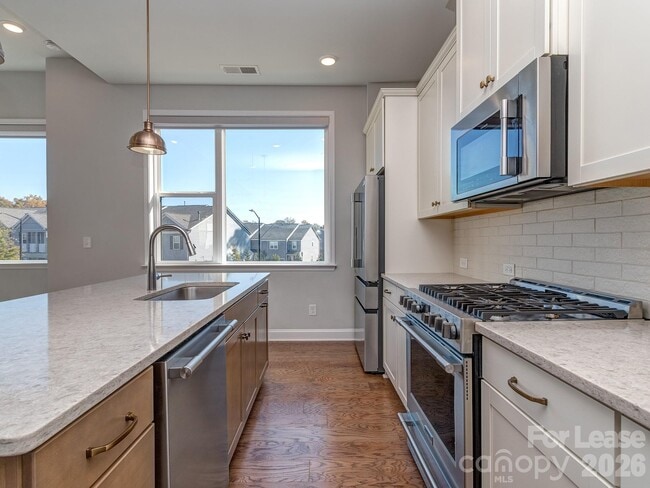 Foto del edificio - 5862 Ardrey Kell Rd