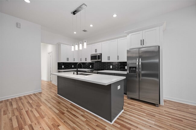 Building Photo - 5126 Pershing St