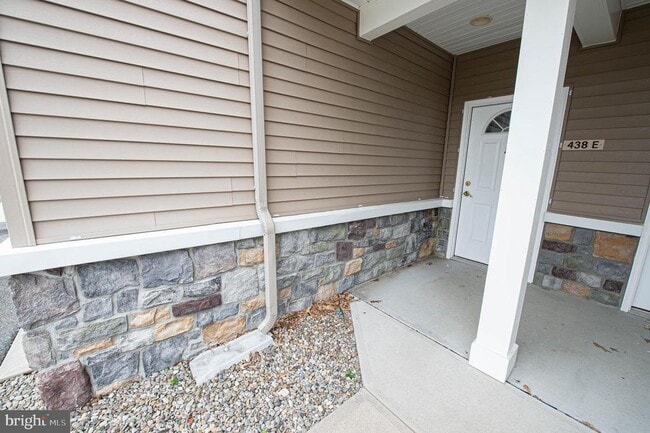 Foto del edificio - 438 Parkview Ct