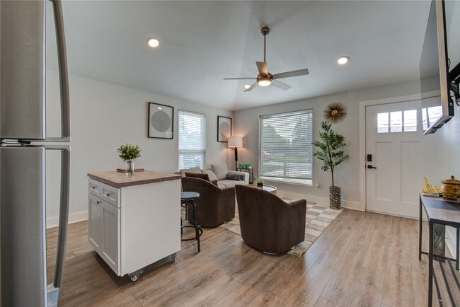 Building Photo - 4049 Lucille St