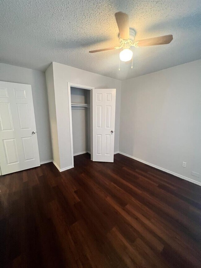 Foto del edificio - 5707 Spring Meadow Rd