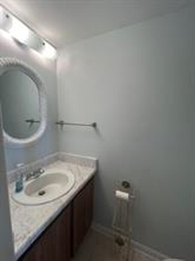 Foto del edificio - 1498 Demere Rd