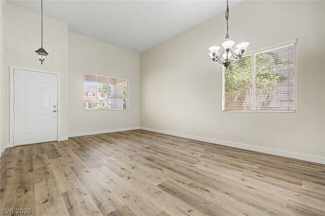 Foto del edificio - 571 Kavanagh Pl