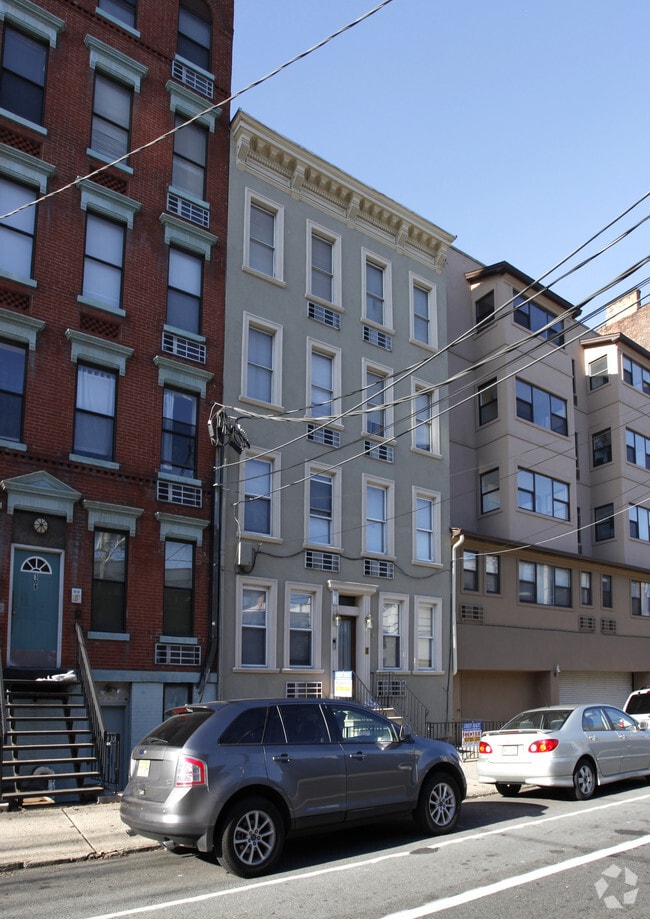 Building Photo - 310 Madison St