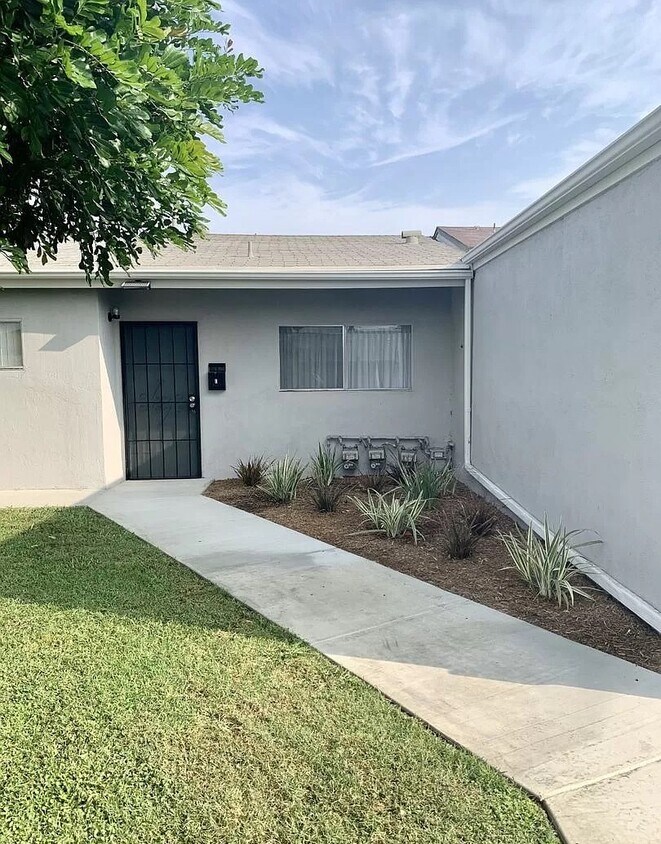 Foto principal - 13788 Newland St
