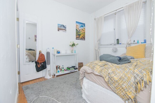 Building Photo - Spacious 4 Bed Condo in Prime Brookline – Steps to BU, Heat & Hot Water Included