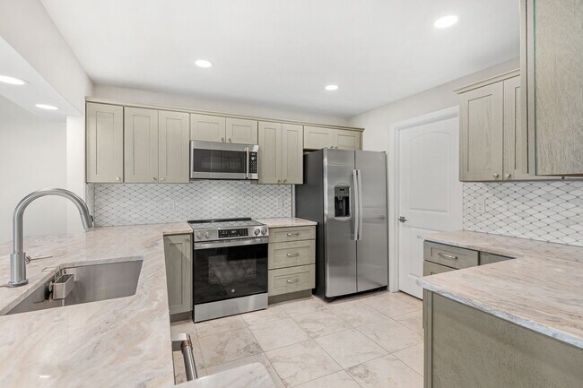 Foto del edificio - 1700 Commodore Blvd