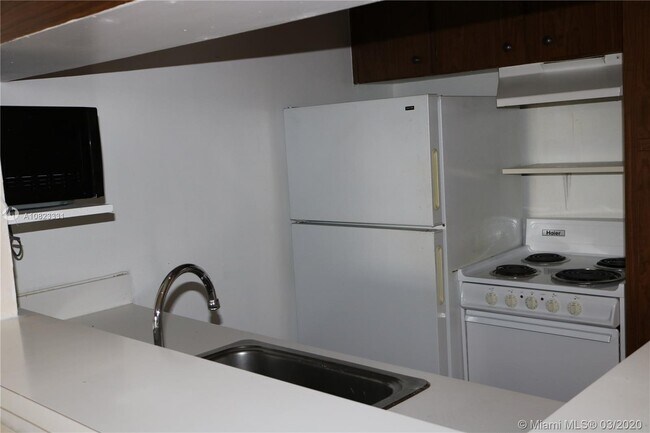 Foto del edificio - 10824 N Kendall Dr