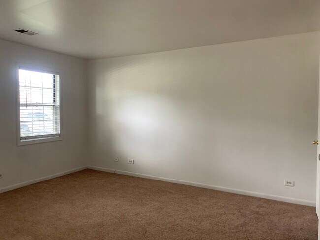 Building Photo - 320 Pembroke Ct