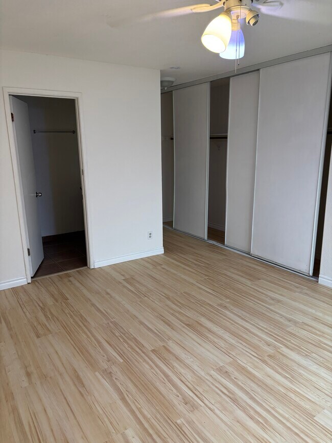 Foto del edificio - 7309 Topeka Dr