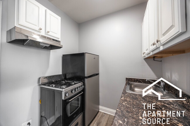 Photo - 4031 N Kenmore Ave Apartment