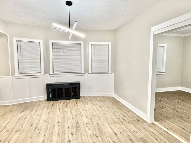 Building Photo - 2007 S 8th St