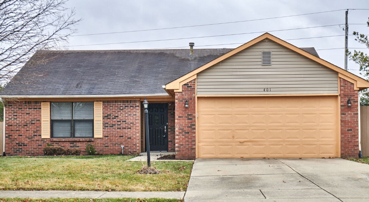 Foto principal - Beautiful Three Bedroom Single Family Home...