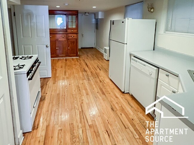 Photo - 3309 N Southport Ave Apartment