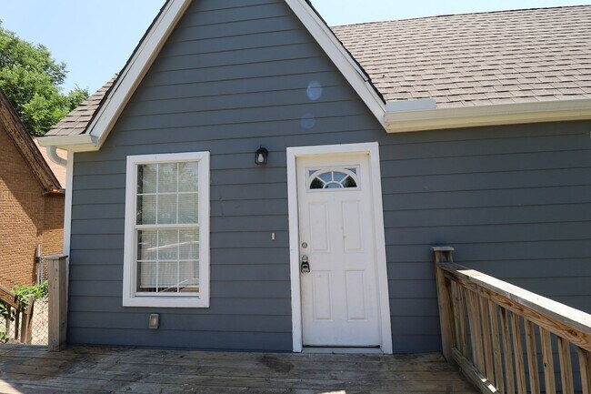 Building Photo - 353 S Zunis Ave