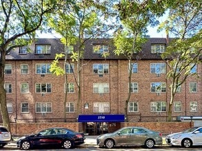 Building Photo - 3710 N Pine Grove Ave