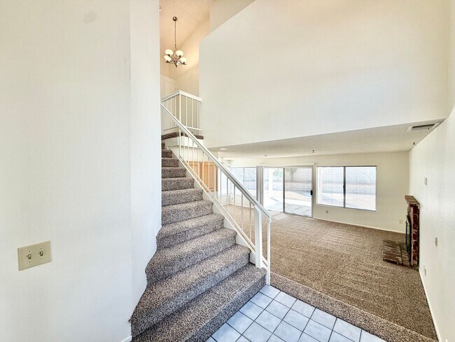 Foto del edificio - 16309 Silverbirch Rd