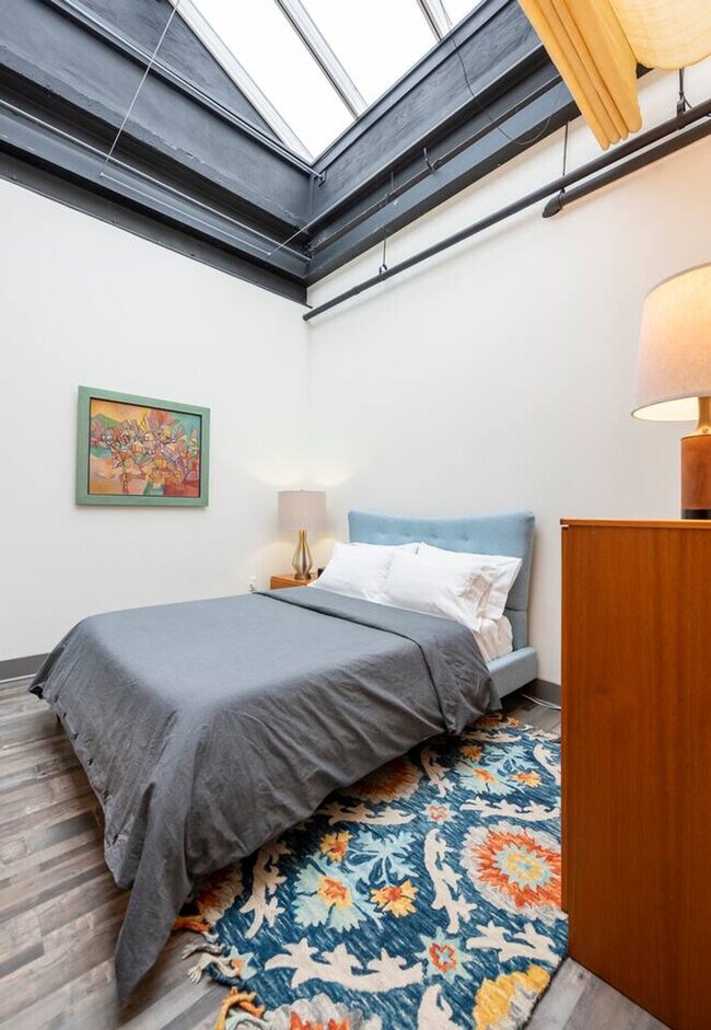 Foto del edificio - 350 East Ave