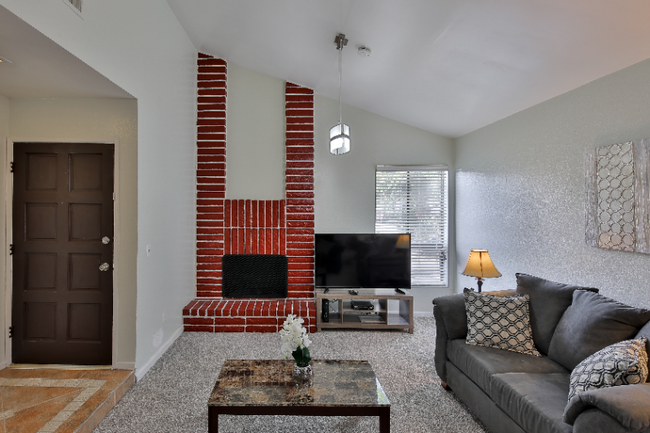 Building Photo - 4400 Parkwood Ct