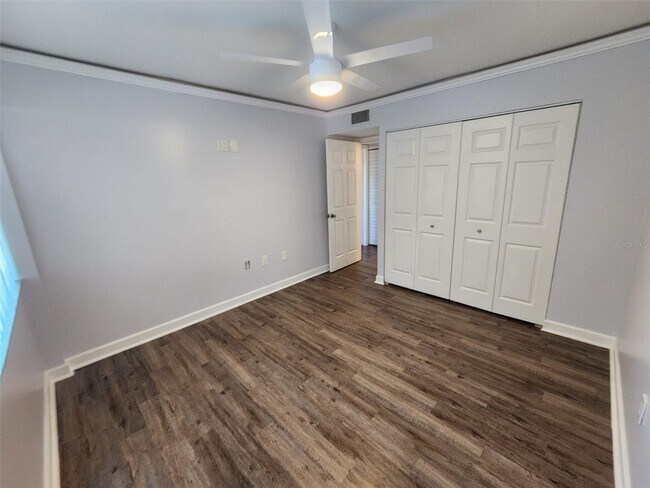 Foto del edificio - 14800 Walsingham Rd