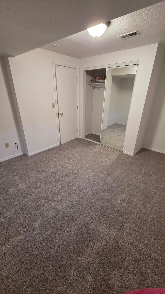 Building Photo - 3429 Queen Anne Way