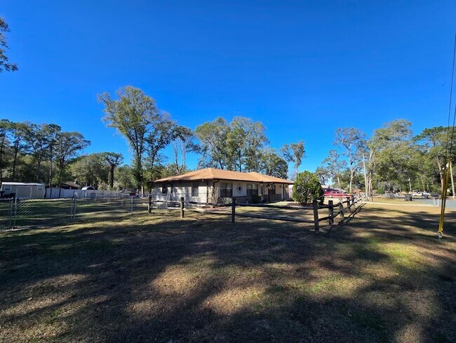 Foto del edificio - 2606 NE 22nd Ave