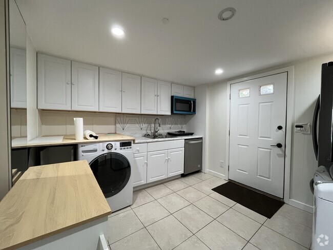 Building Photo - 16 Schlager Ave