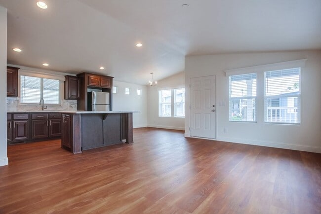 Building Photo - 1219 E Barham Dr