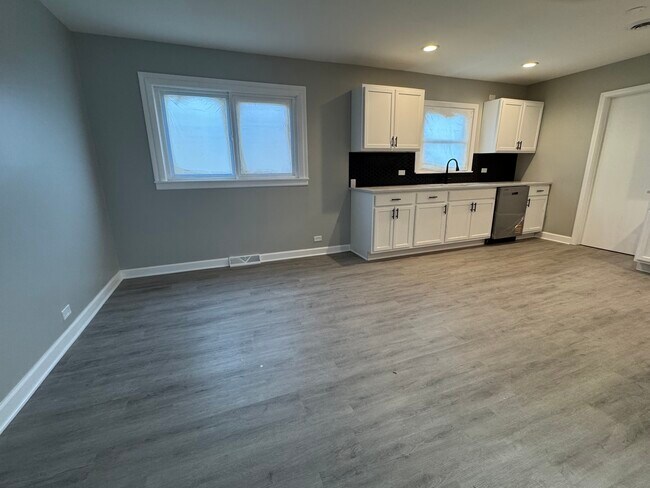 Building Photo - 5735 W 80th St