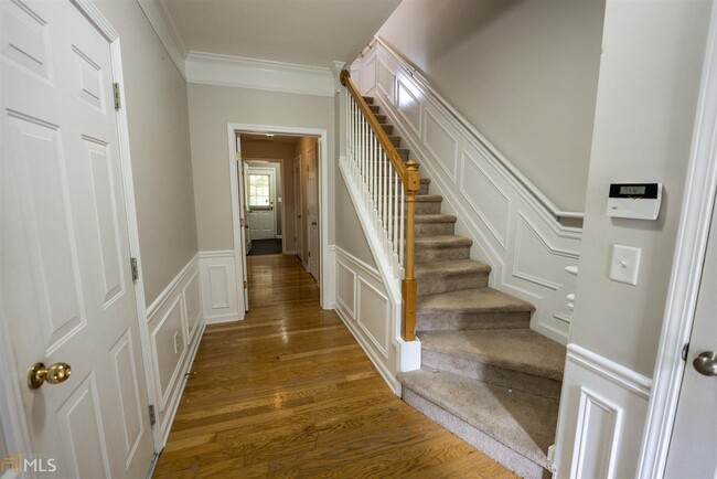 Building Photo - 3017 Glendower Way