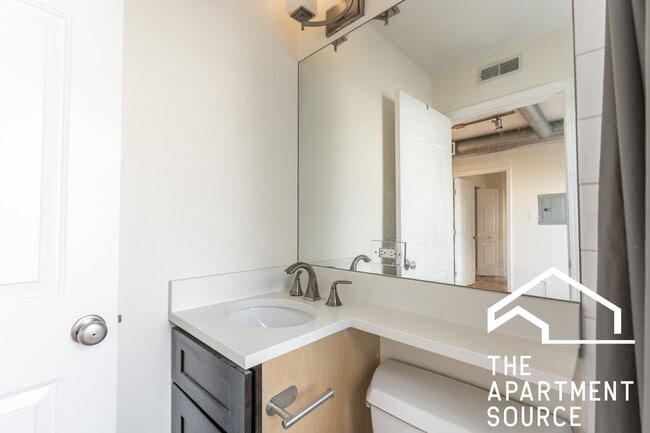 Photo - 2520 W Leland Ave Apartment