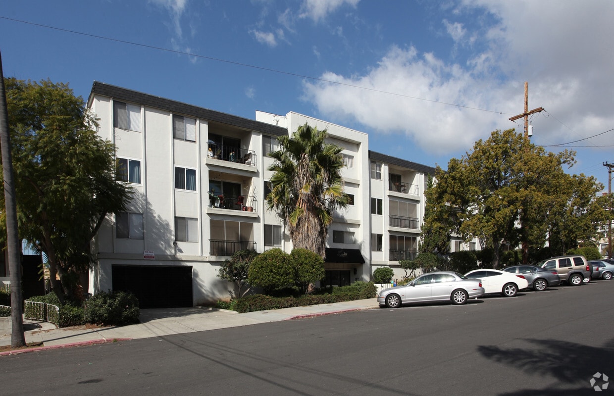Building Photo - Casiola