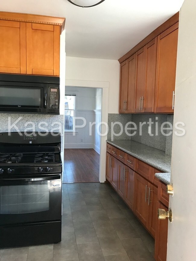 Building Photo - Unique 2 Bedroom AVL 12/1