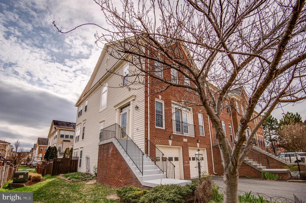 43043 Pallan Terrace, Broadlands, VA 20148 Townhome Rentals in