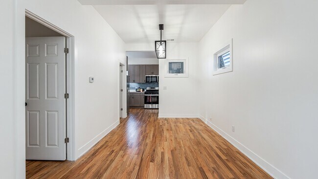 Foto del edificio - 1742 N California Ave