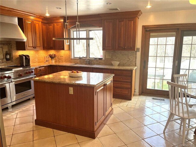 Building Photo - 33 Walworth Ave