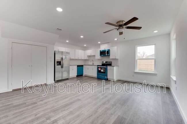 Foto del edificio - 8126 Sterlingshire St