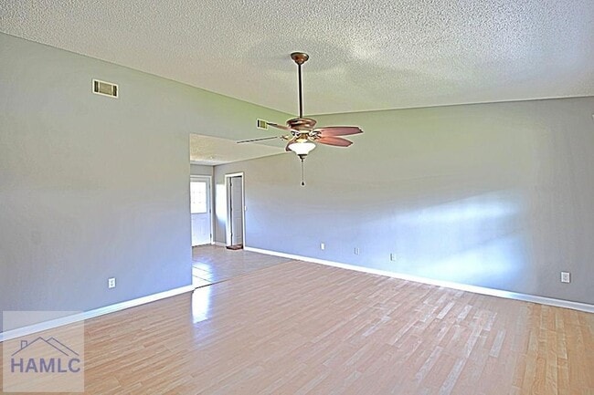Building Photo - 850 Lyndsi Ln