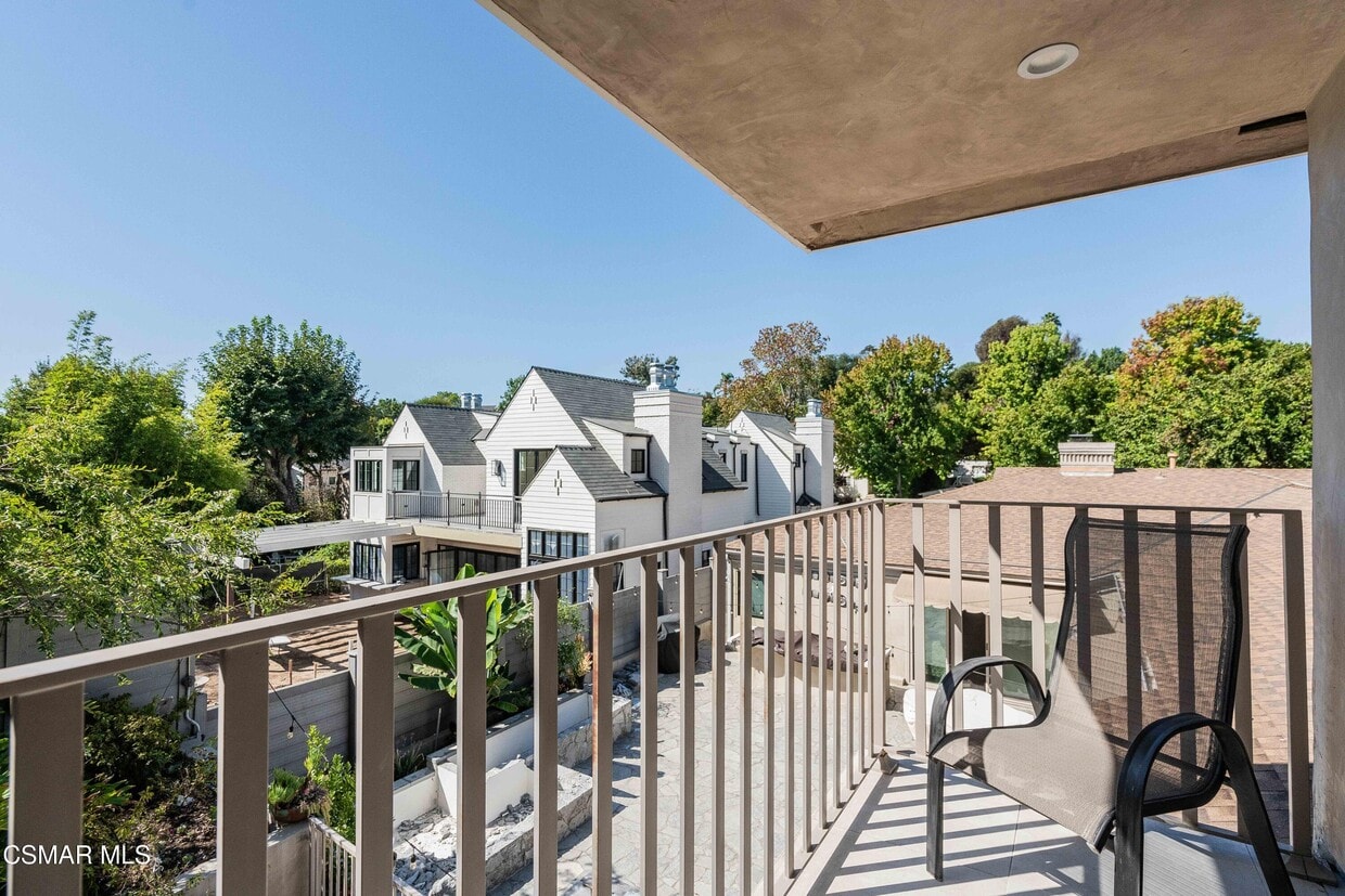 Primary Photo - 116 S Glenroy Ave