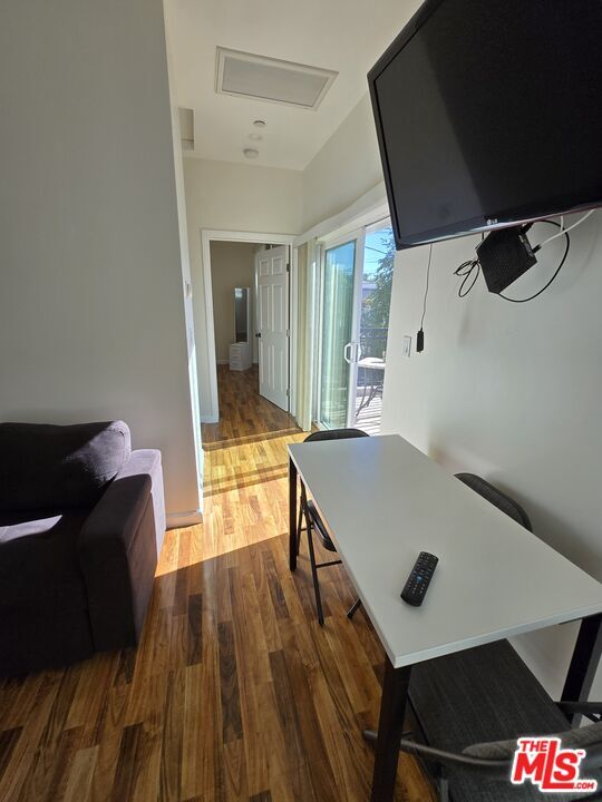 Foto del edificio - 609 W Doran St